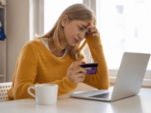 Woman have problems with her credit card